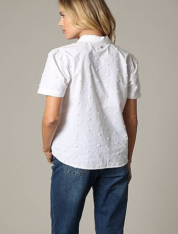 Chemise blanche en toile de coton avec broderies cœurs 'Deeluxe'