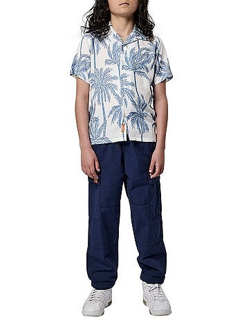 Chemise blanche imprimée avec une coupe droite et un col à revers