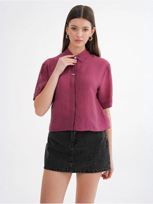 Chemise boutonnée à manches courtes avec accessoire en pierre mixray - Kiabi Chemise boutonnée à manches courtes avec accessoire en pierre mixray - Kiabi