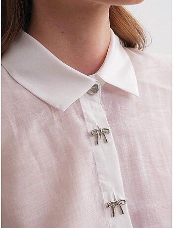 Chemise boutonnée à manches courtes avec accessoire en pierre mixray