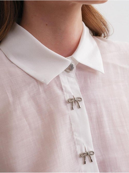 Chemise boutonnée à manches courtes avec accessoire en pierre mixray - Kiabi Chemise boutonnée à manches courtes avec accessoire en pierre mixray - Kiabi