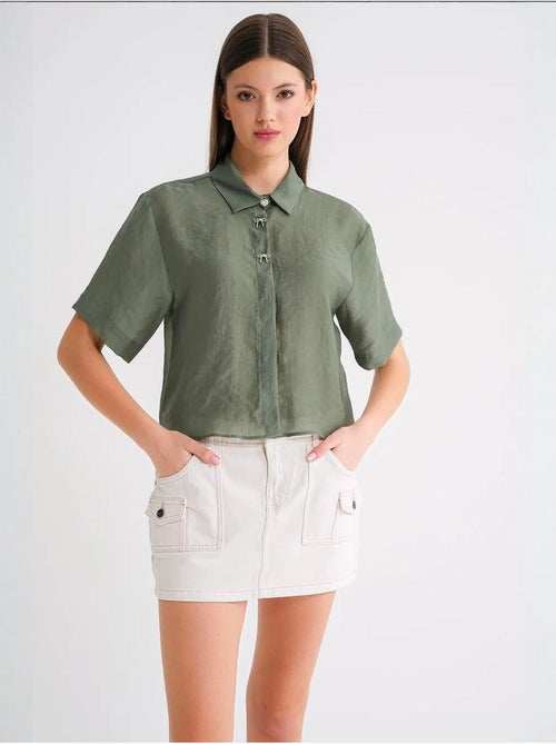 Chemise boutonnée à manches courtes avec accessoire en pierre mixray - Kiabi Chemise boutonnée à manches courtes avec accessoire en pierre mixray - Kiabi
