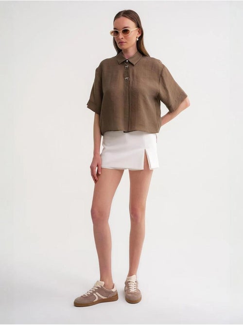 Chemise boutonnée à manches courtes avec accessoire en pierre mixray - Kiabi Chemise boutonnée à manches courtes avec accessoire en pierre mixray - Kiabi