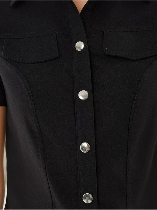 Chemise boutonnée à manches courtes coupe classique - Kiabi Chemise boutonnée à manches courtes coupe classique - Kiabi