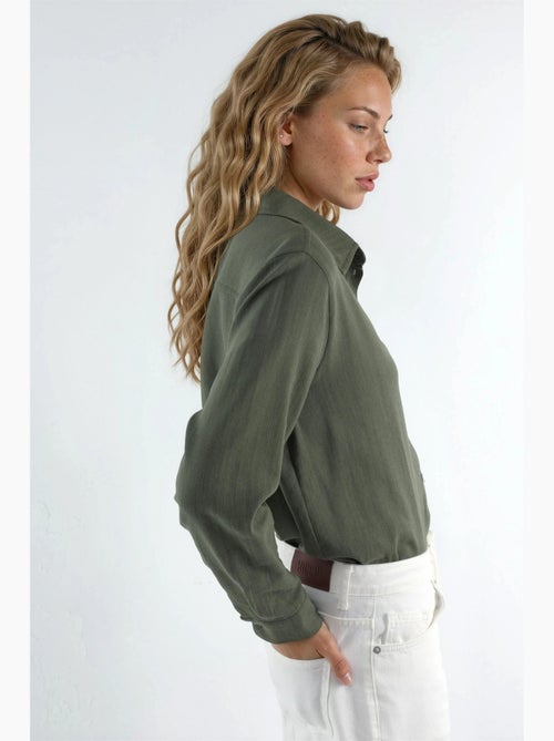 Chemise boutonnée à manches longues coupe confortable hiccup - Kiabi Chemise boutonnée à manches longues coupe confortable hiccup - Kiabi