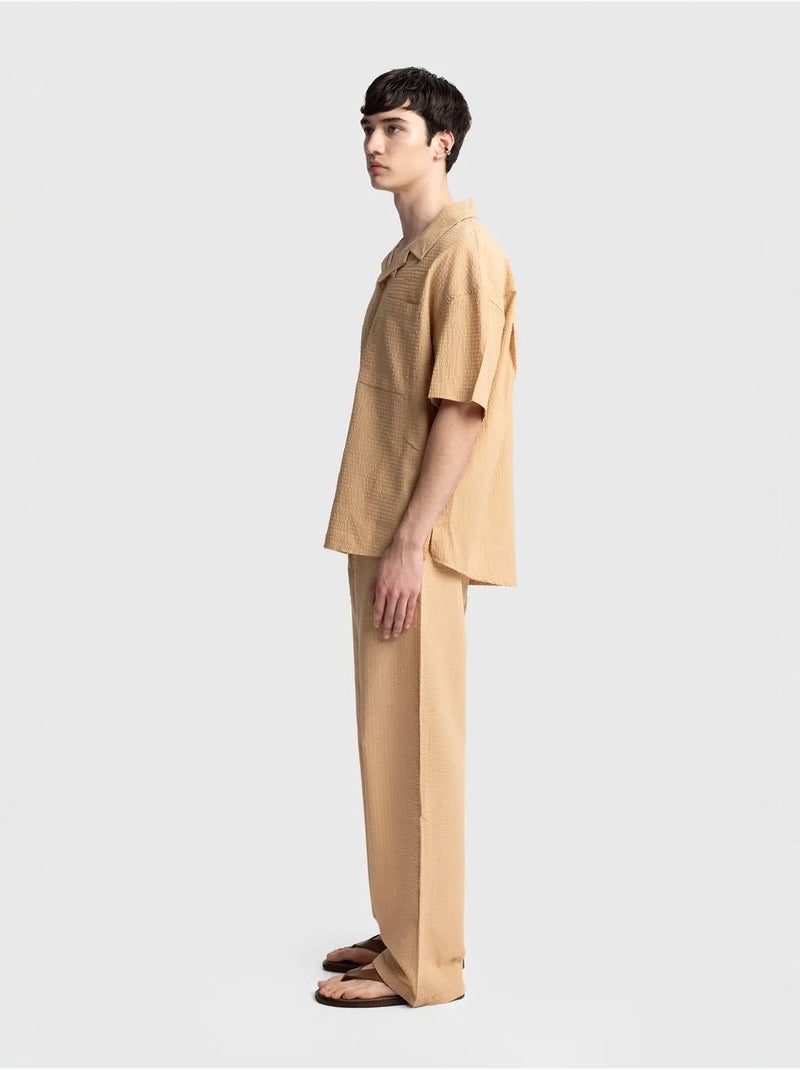 Chemise boutonnée en coton texturé avec poche giesto Grège - Kiabi
