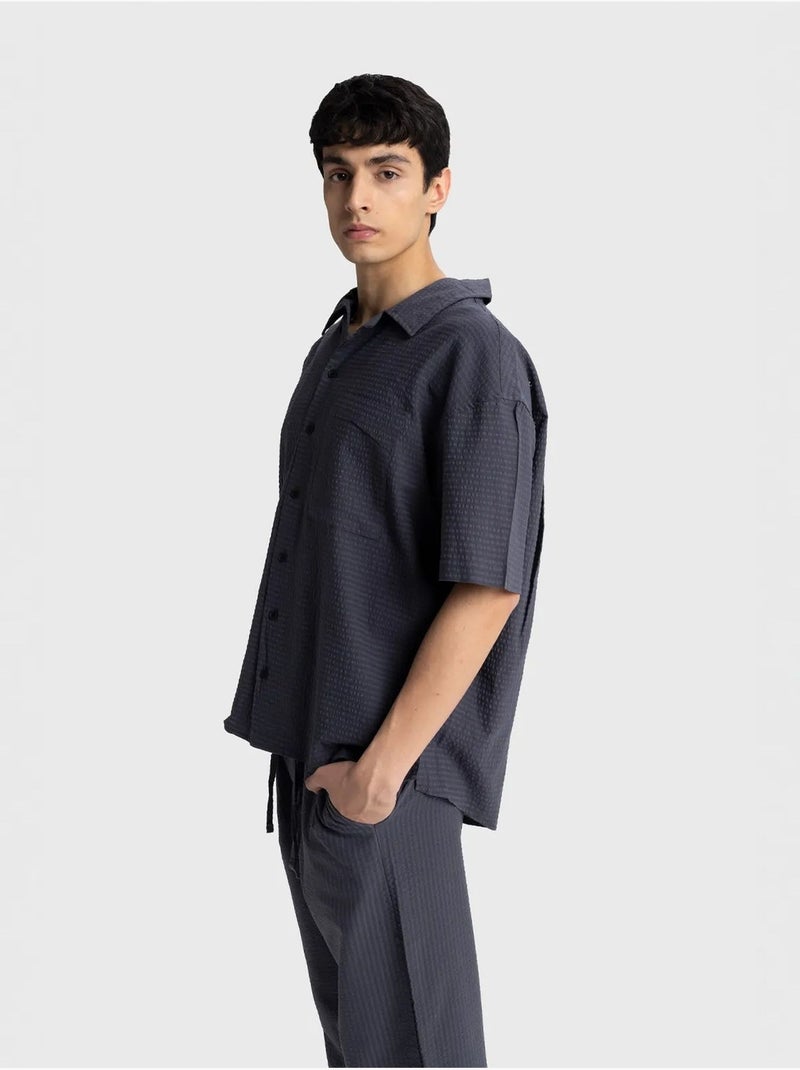 Chemise boutonnée en coton texturé avec poche giesto Gris Noir - Kiabi