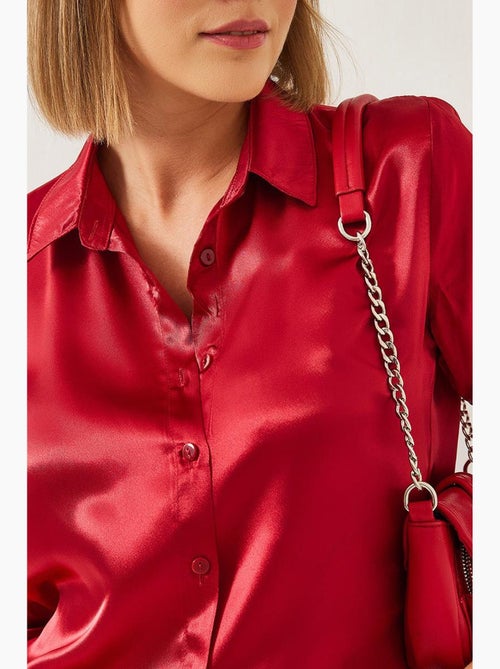 Chemise boutonnée en satin à col chemise lucci - Kiabi Chemise boutonnée en satin à col chemise lucci - Kiabi