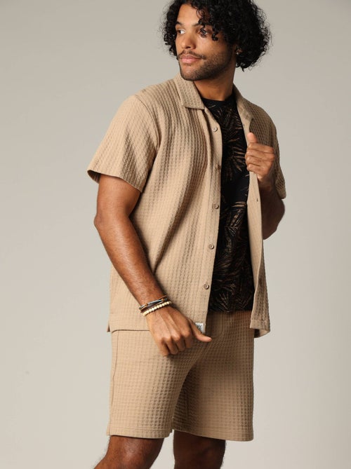 Chemise confort en tissu gaufré à manches courtes avec col cubain 'Deeluxe' - Kiabi