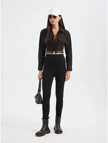 Chemise courte à col montant et poches avec ceinture