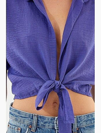Chemise courte ajustée à col en v et fermeture à nouer mixray