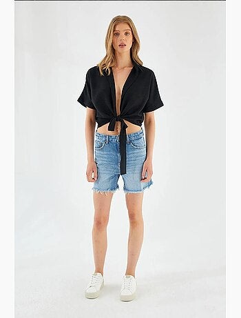 Chemise courte ajustée à col en v et fermeture à nouer mixray