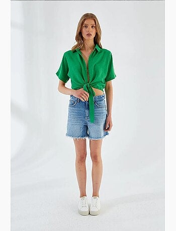 Chemise courte ajustée à col en v et fermeture à nouer mixray
