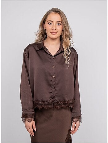 Chemise courte en satin bordée de dentelle olenka