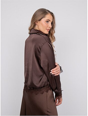 Chemise courte en satin bordée de dentelle olenka