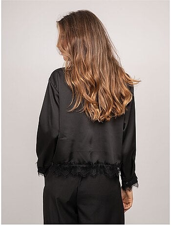 Chemise courte en satin bordée de dentelle olenka
