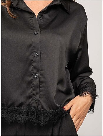 Chemise courte en satin bordée de dentelle olenka