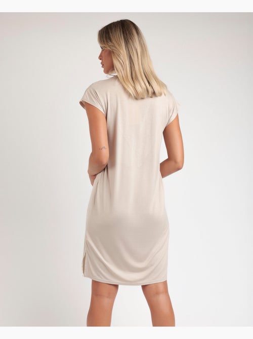 Chemise de nuit à manches tombantes en satin et guipure ADMAS CLASSIC pour femme - Kiabi Chemise de nuit à manches tombantes en satin et guipure ADMAS CLASSIC pour femme - Kiabi