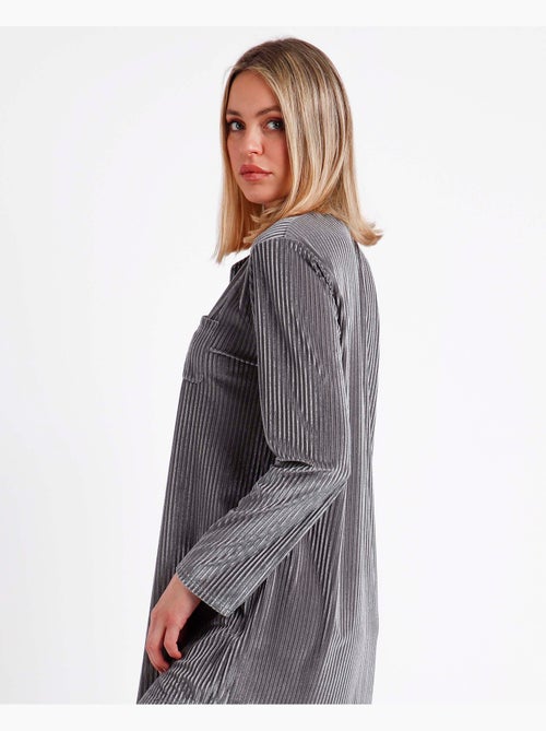 Chemise de nuit élégante à manches longues à rayures ADMAS CLASSIC pour femme - Kiabi Chemise de nuit élégante à manches longues à rayures ADMAS CLASSIC pour femme - Kiabi