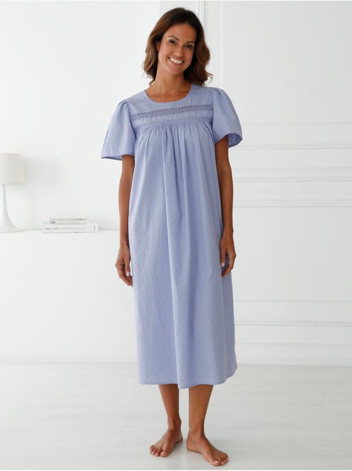 Chemise de nuit plumetis femme - DAXON - Kiabi Chemise de nuit plumetis femme - DAXON - Kiabi