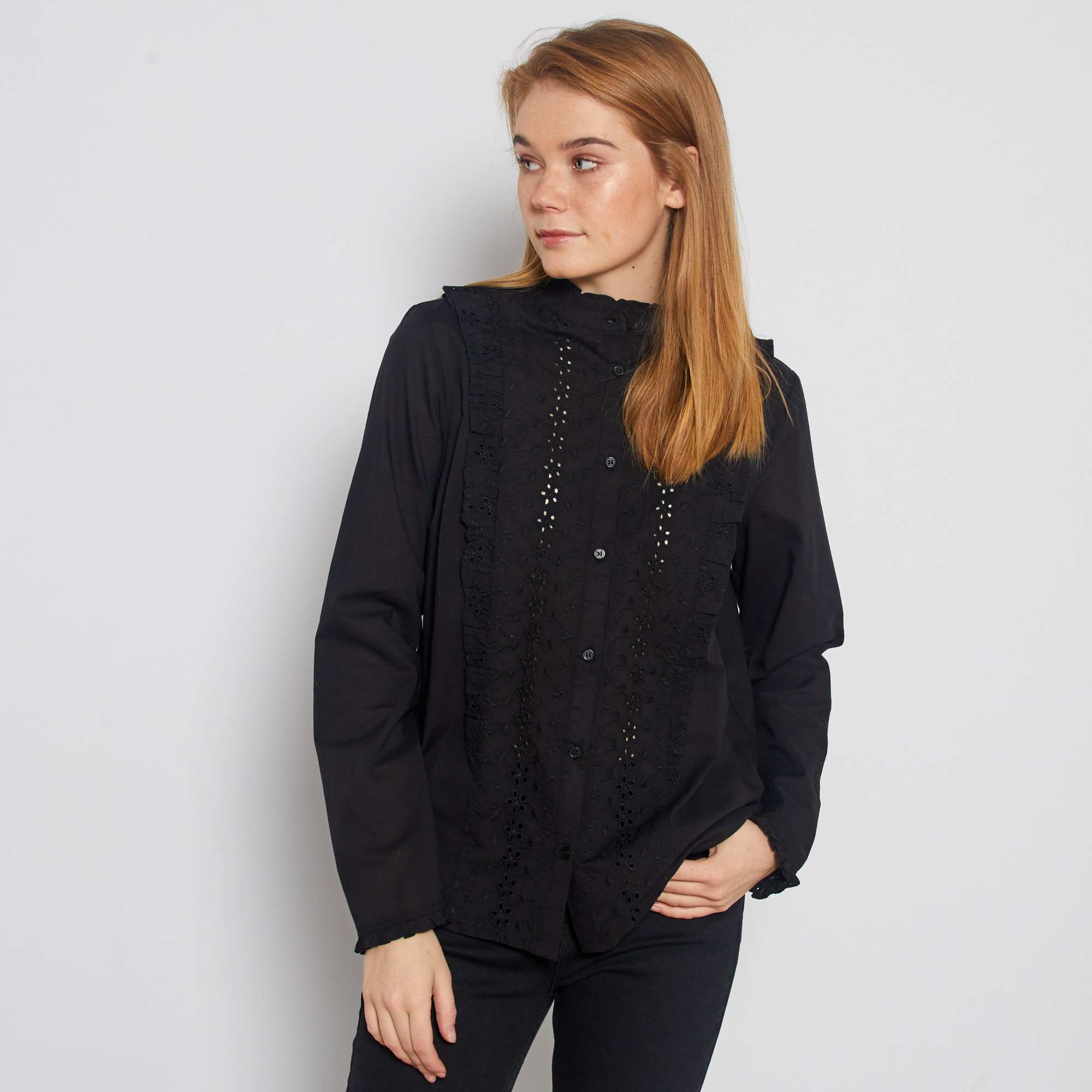Chemise en broderie anglaise et volants Femme  noir  Kiabi  9,00€
