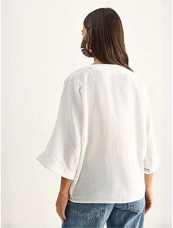 Chemise en coton crêpe brodée à col v lucci