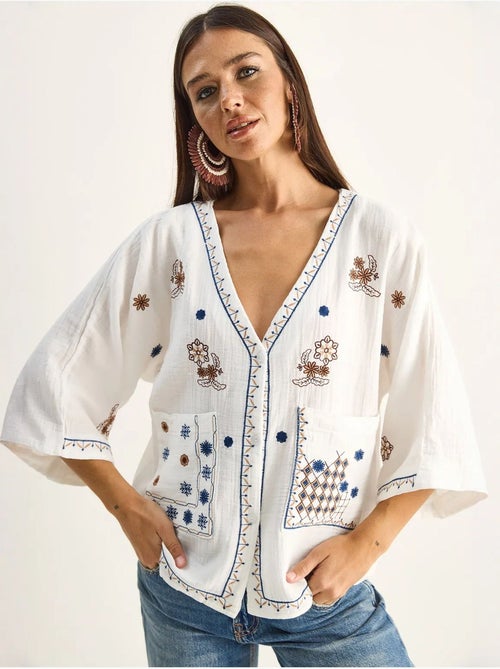 Chemise en coton crêpe brodée à col v lucci - Kiabi Chemise en coton crêpe brodée à col v lucci - Kiabi