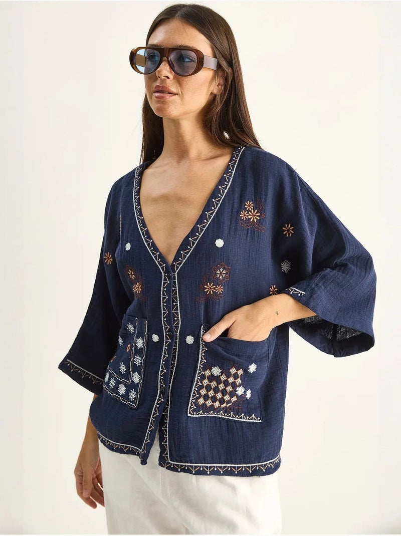 Chemise en coton crêpe brodée à col v lucci Bleu marine - Kiabi