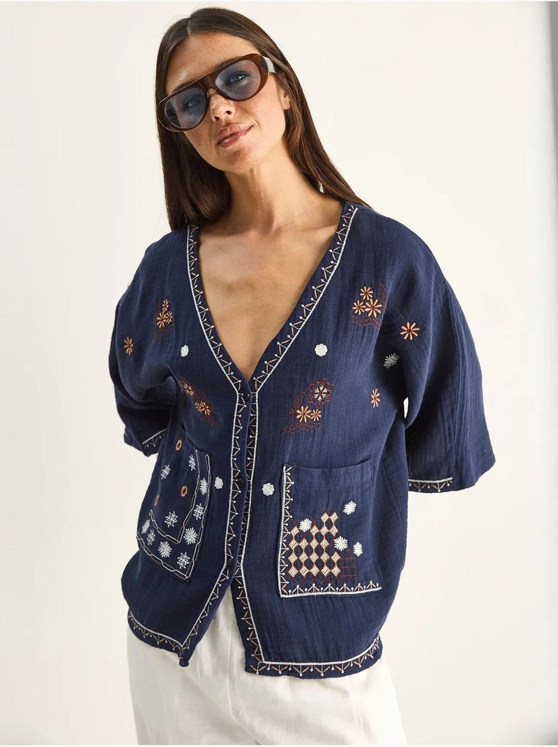 Chemise en coton crêpe brodée à col v lucci Bleu marine - Kiabi
