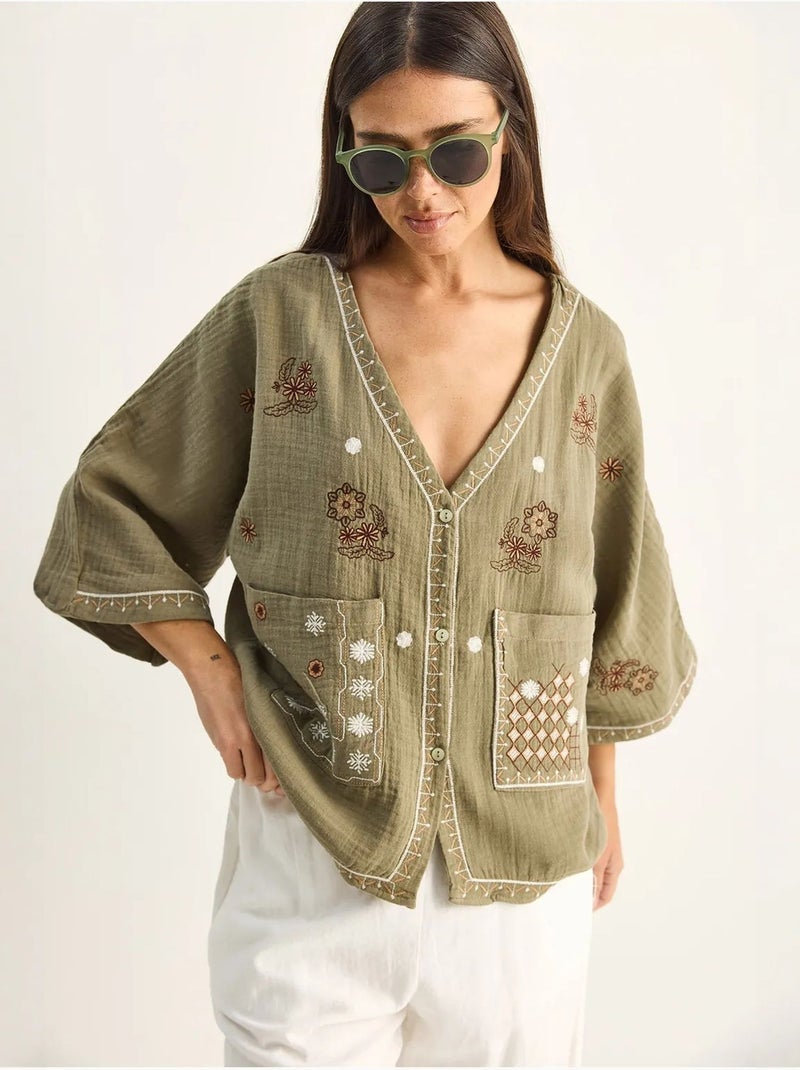 Chemise en coton crêpe brodée à col v lucci Kaki - Kiabi