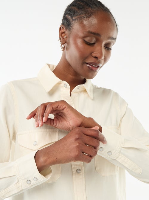 Chemise en jean avec 2 poche plaquées à rabat sur la poitrine - Kiabi