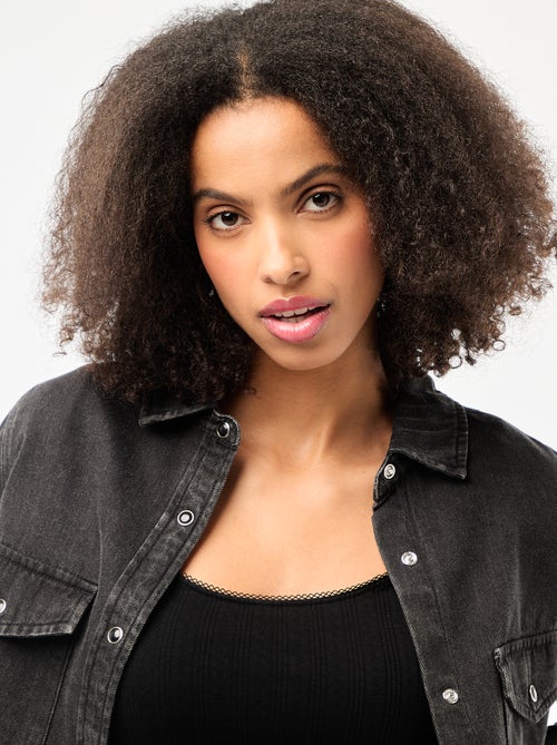 Chemise en jean avec 2 poche plaquées à rabat sur la poitrine - Kiabi