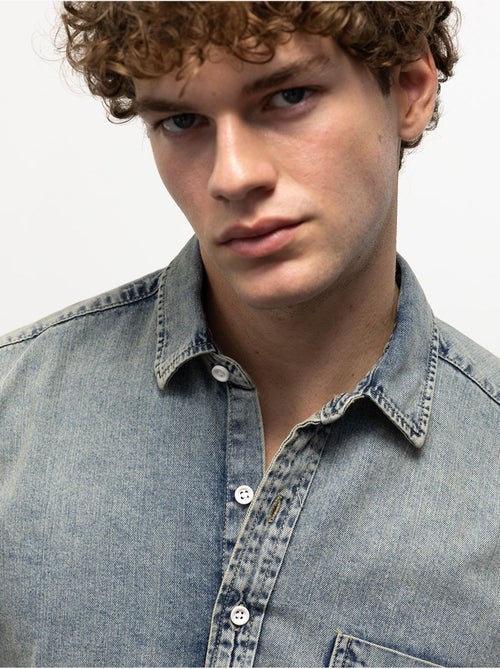 Chemise en jean coupe classique boutonnée avec poche giesto - Kiabi Chemise en jean coupe classique boutonnée avec poche giesto - Kiabi
