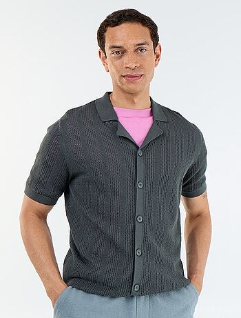 Chemise en matière ajourée à manches courtes