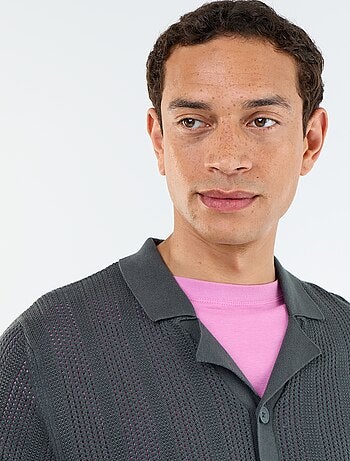 Chemise en matière ajourée à manches courtes