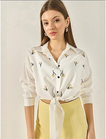 Chemise en popeline brodée avec fermeture à boutons lucci