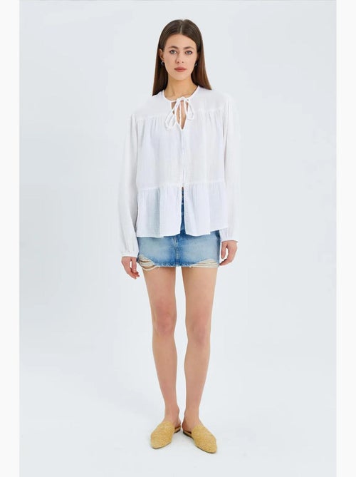 Chemise en seersucker à manches trois-quarts et col ras du cou avec détails de reliure mixray - Kiabi Chemise en seersucker à manches trois-quarts et col ras du cou avec détails de reliure mixray - Kiabi