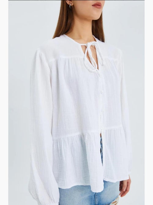 Chemise en seersucker à manches trois-quarts et col ras du cou avec détails de reliure mixray - Kiabi Chemise en seersucker à manches trois-quarts et col ras du cou avec détails de reliure mixray - Kiabi
