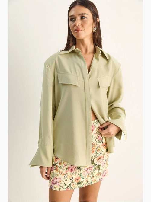 Chemise femme coupe regular en crêpe tissé lucci - Kiabi Chemise femme coupe regular en crêpe tissé lucci - Kiabi