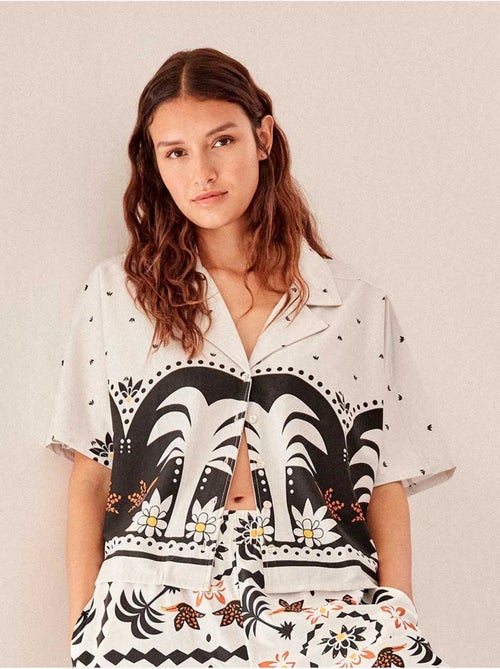 Chemise fluide à motif tropical avec manche japonaise - Kiabi Chemise fluide à motif tropical avec manche japonaise - Kiabi