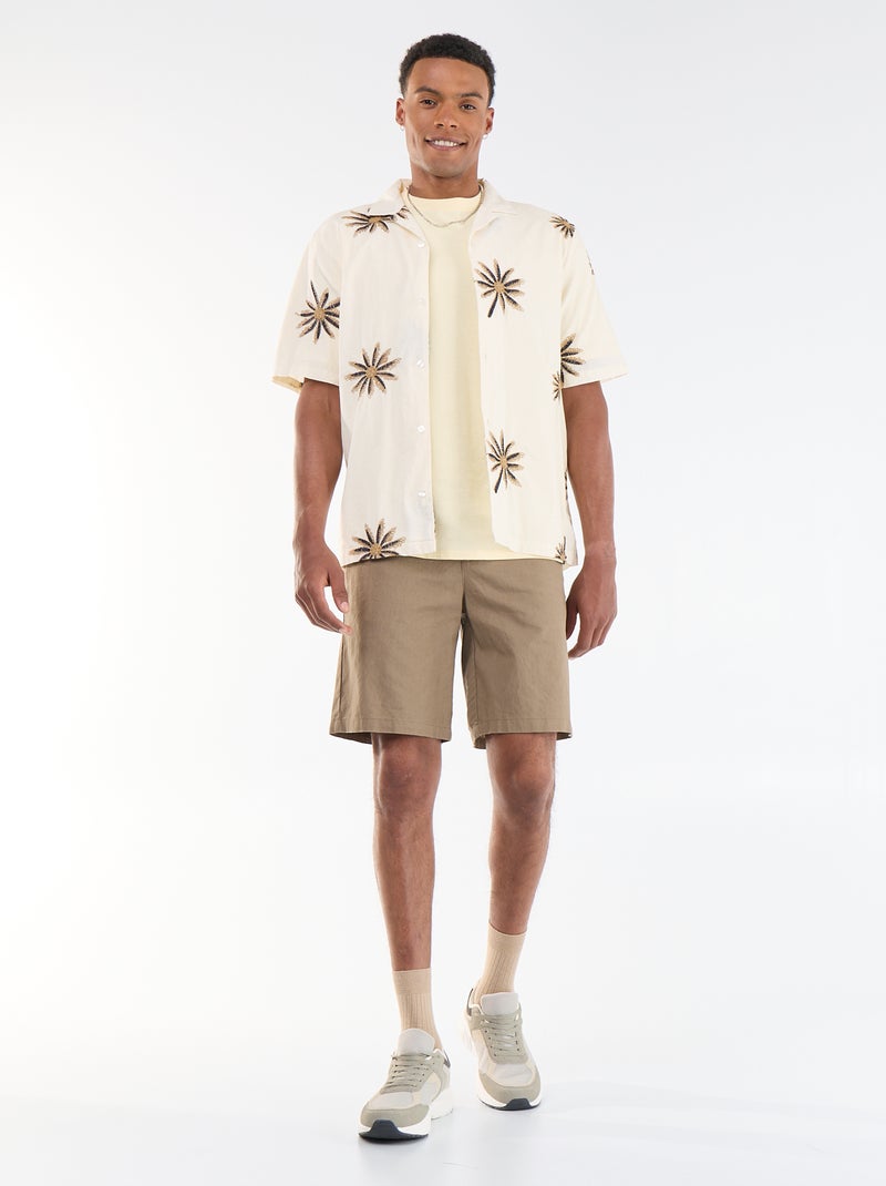 Chemise manches courtes à motif brodé Beige - Kiabi