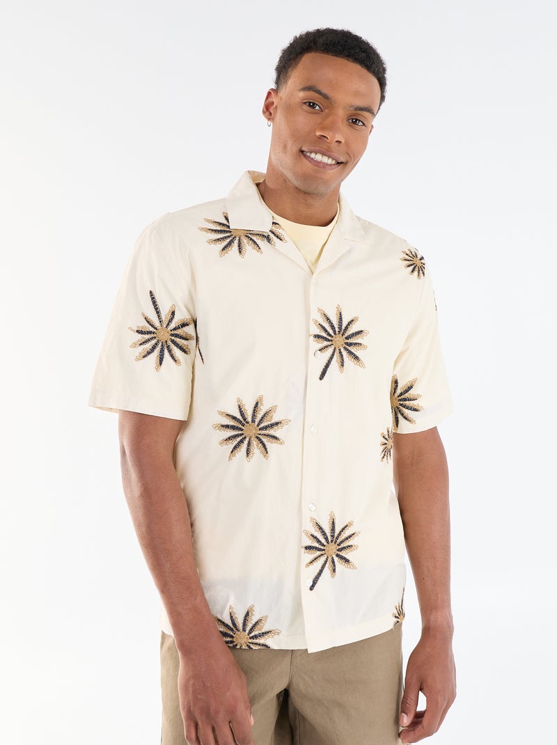 Chemise manches courtes à motif brodé Beige - Kiabi