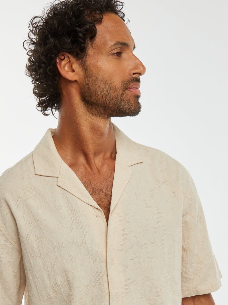 Chemise manches courtes avec broderies Beige - Kiabi
