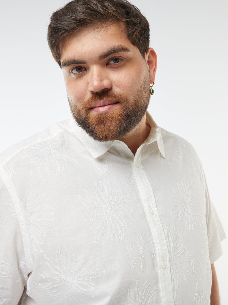 Chemise manches courtes avec broderies fleurs all over Blanc - Kiabi