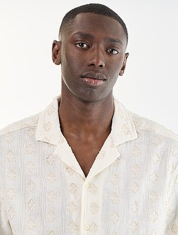 Chemise manches courtes en maille fantaisie avec broderies