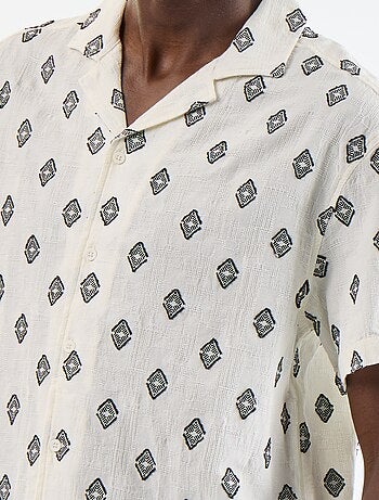 Chemise manches courtes en maille fantaisie avec broderies