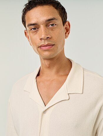 Chemise manches courtes en matière gaufrée