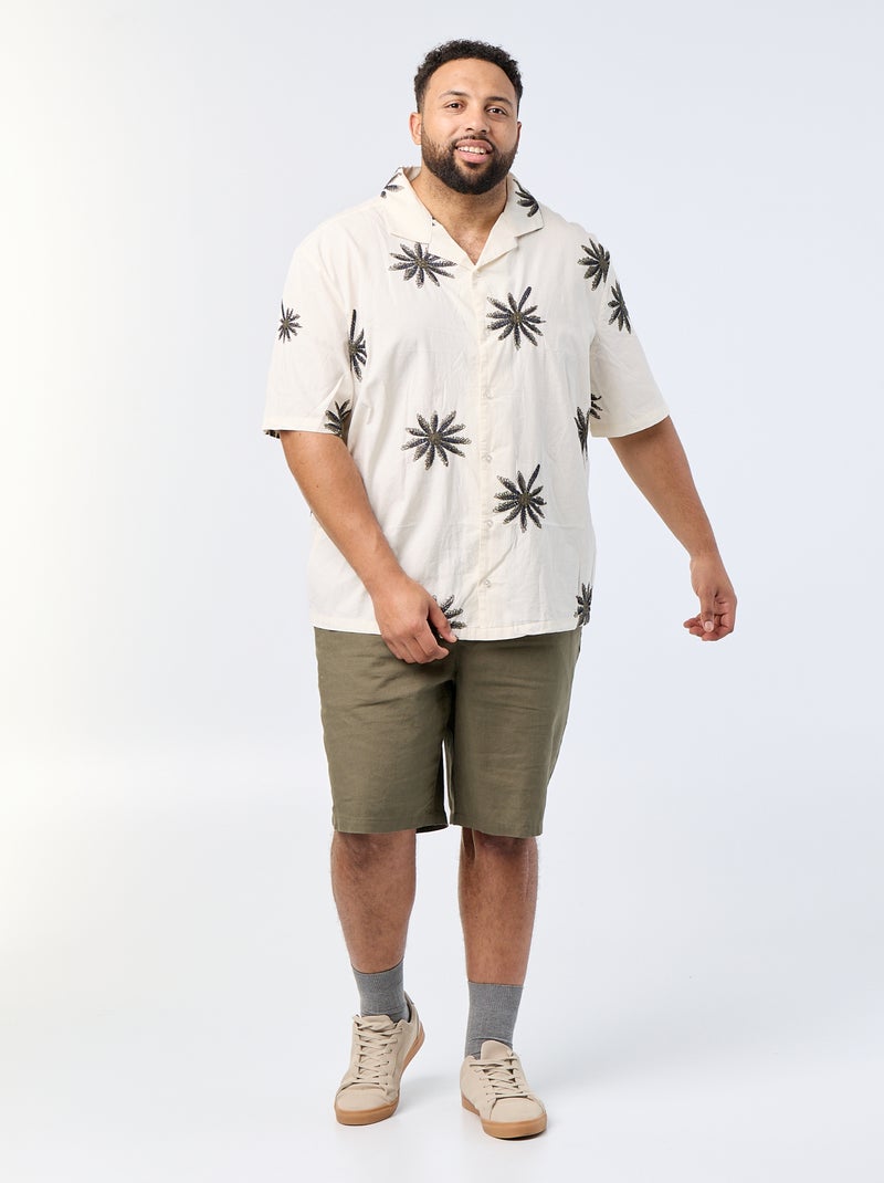 Chemise manches courtes motif fleurs brodées Beige - Kiabi