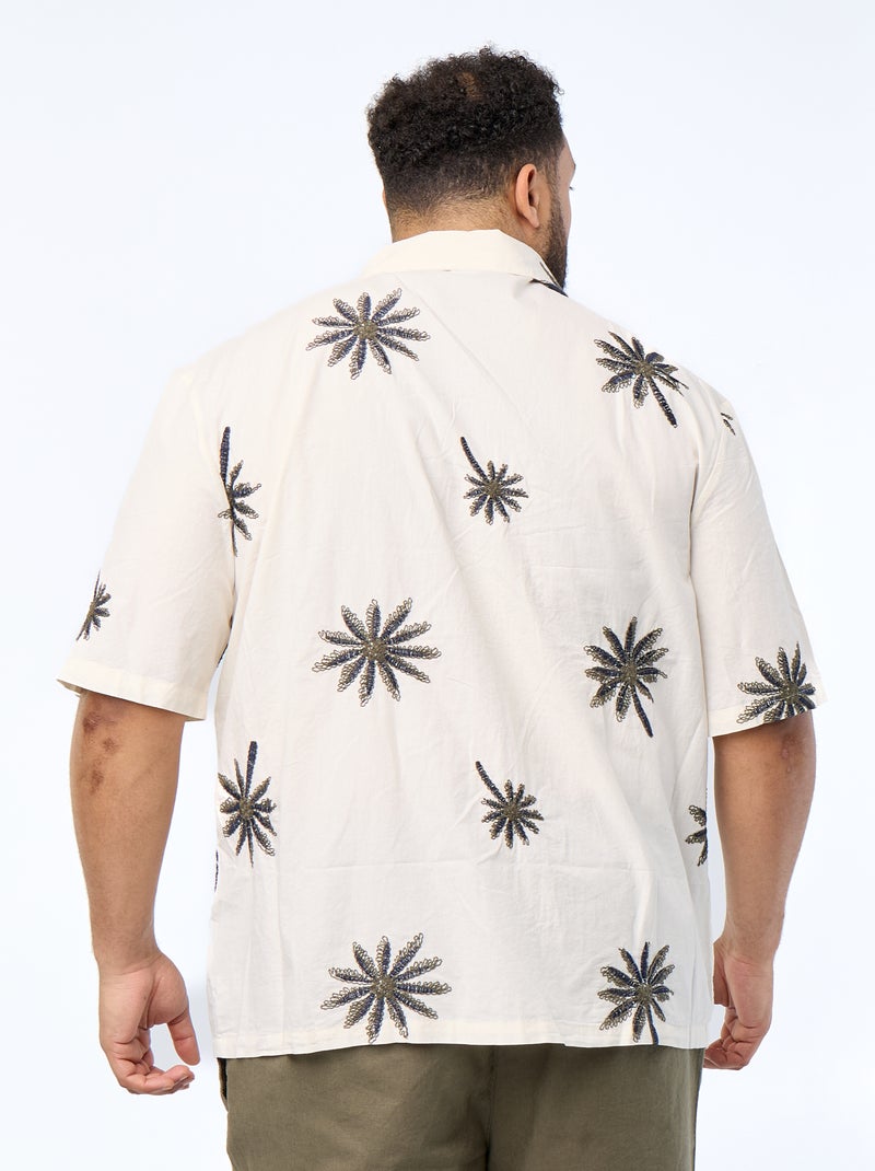 Chemise manches courtes motif fleurs brodées Beige - Kiabi