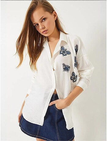 Chemise oversize aerobin brodée de perles et de pierres papillon de bianco lucci